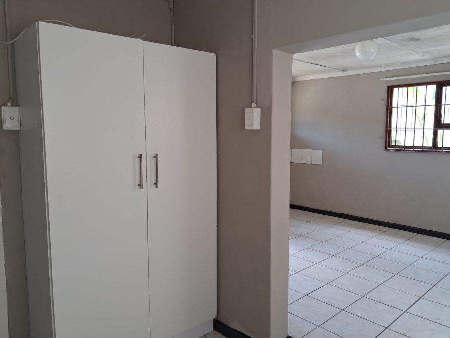 To Let 1 Bedroom Property for Rent in Quigney Eastern Cape